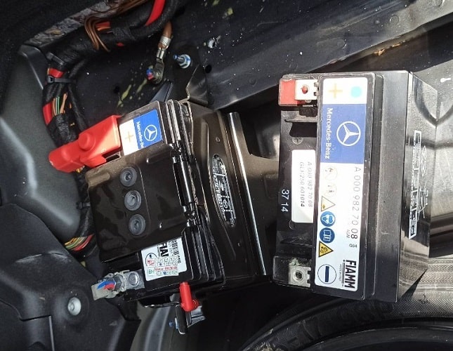Atlasbattery Vị trí ắc quy phụ 12Ah trên xe Mercedes GLK250