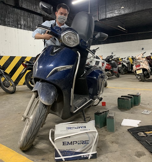 Thay ắc quy xe máy điện Vinfast Klara giá rẻ miễn phí tại nhà ở Bắc Giang