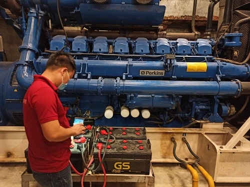 Kiểm tra ắc quy máy phát điện tận nơi tại Hà Nội