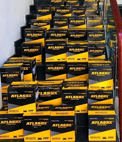 Ắc quy Atlas tại cửa hàng luôn sẵn sàng phục vụ khách hàng